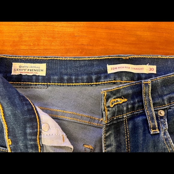 Levi’s 724 High Rise - Picture 3 of 3